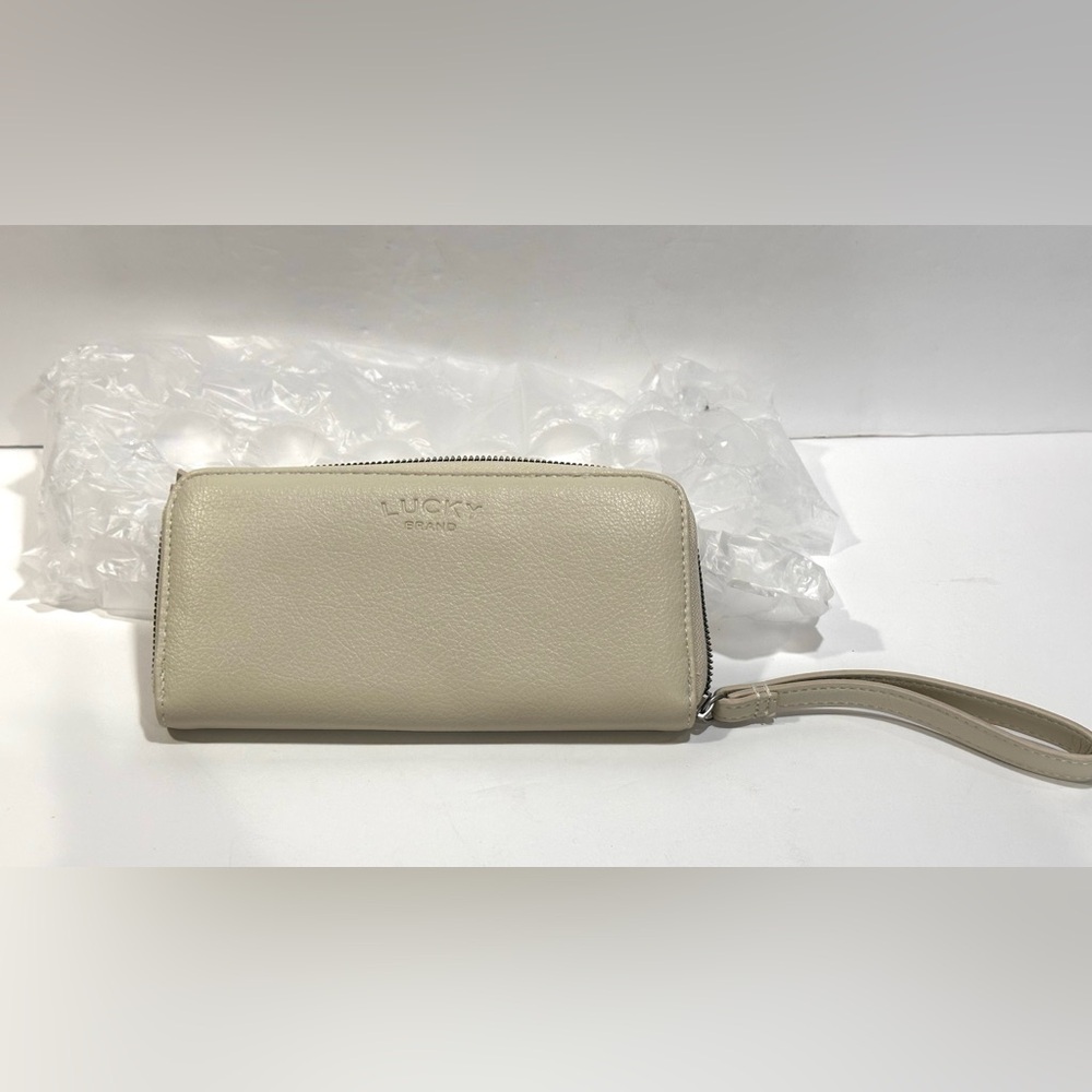 Lucky Brand Women's Leather Zip
Around Bifold Wallet / Vanilla